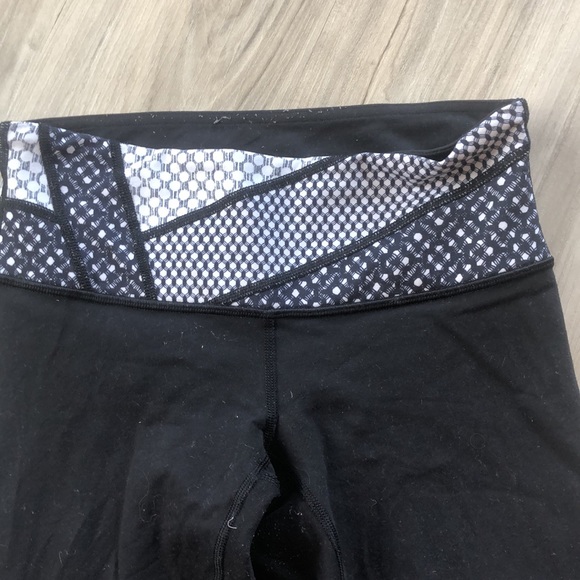 Lululemon leggings size 4 - Picture 2 of 4
